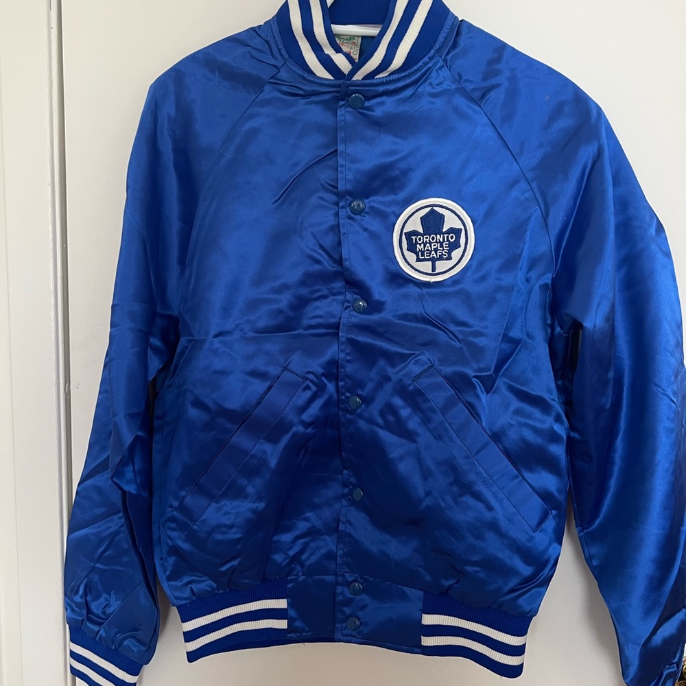 BRAND NEW Toronto Maple Leafs Light Jacket